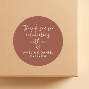 Pegatina Redonda Favor de Terracota Gracias por Celebrar con Nosotr