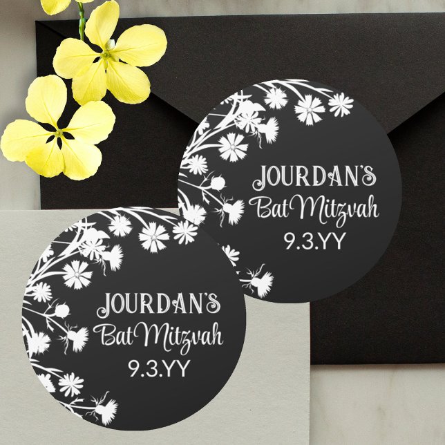 Pegatina Redonda Favor del partido Black White Bat Mitzvah (round bat mitzvah party stickers labels, black and white floral flowers)