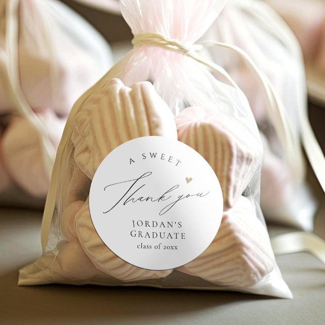 Pegatina Redonda Favoritos de graduación con guión elegante simple  (Simple Elegant Script Graduation Favors Thank You Classic Round Sticker)