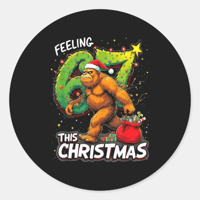 Pegatina Redonda Feeling 67 Funny Christmas Bigfoot Holiday  (Anverso)
