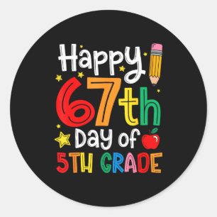 Pegatina Redonda Feliz 67º Día De Maestro De Quinto Grado Estudiant