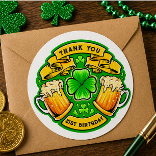 Pegatina Redonda Feliz cumpleaños 21 con trébol de San Patricio 