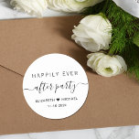 Pegatina Redonda Feliz desde la recepción de la boda Fiesta<br><div class="desc">Un pegatina de moda para invitaciones,  favores y correspondencia con "Feliz eterno después del Fiesta" en una mezcla de simple tipografía moderna y un guión elegante con toques,  sus nombres unidos por un corazón y su fecha de recepción.</div>