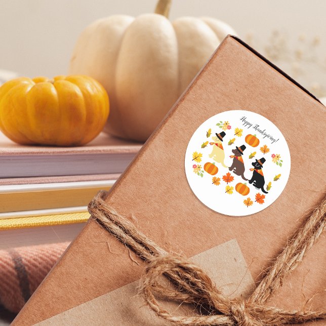 Pegatina Redonda Feliz Día de Acción de Gracias Labrador Silhouette (Happy Thanksgiving Labrador Silhouette Stickers for Labrador Owners.  Pumpkins and Corns and Leaves.)