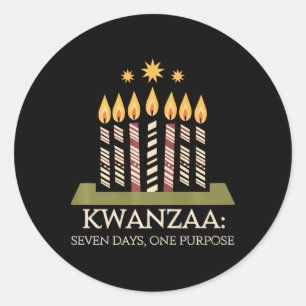 Pegatina Redonda Feliz feriado africano por las velas de Kwanzaa