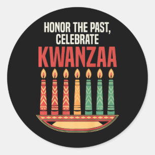 Pegatina Redonda Feliz feriado africano por las velas de Kwanzaa
