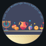Pegatina Redonda Feliz Fiesta Hanukkah Decoración Hermosa<br><div class="desc">Feliz Fiesta Hanukkah Hermosa Decoración, Festividades Judías, Pegatina Clásico Redondo. Fondo judío de Hanukkah con símbolos tradicionales de Chanukah - dreidels de madera (hilatura superior), donuts, menorah de oro, velas, estrella de David y patrones de papel pintado de luces brillantes. Decoración del Festival Hanukkah. Jerusalén, Israel. Artesanías y artículos para...</div>