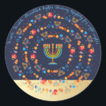 Pegatina Redonda Feliz Fiesta Hanukkah Decoración Hermosa<br><div class="desc">Feliz Fiesta Hanukkah Hermosa Decoración, Festividades Judías, Pegatina Clásico Redondo. Fondo judío de Hanukkah con símbolos tradicionales de Chanukah - dreidels de madera (hilatura superior), donuts, menorah de oro, velas, estrella de David y patrones de papel pintado de luces brillantes. Decoración del Festival Hanukkah. Jerusalén, Israel. Artesanías y artículos para...</div>