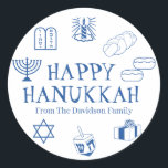 Pegatina Redonda Feliz Hanukkah azul blanco nombre de regalo<br><div class="desc">¡Feliz Hanukkah,  personalizar,  regalo de apellido a los pegatinas Feliz Hanukkah,  Feliz Chanukah,  Hanukkah Sameach!,  Chag Sameach!,  Chag Urim Sameach! Azul y blanco</div>