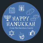 Pegatina Redonda Feliz Hanukkah azul blanco nombre de regalo<br><div class="desc">¡Feliz Hanukkah,  personalizar,  regalo de apellido a los pegatinas Feliz Hanukkah,  Feliz Chanukah,  Hanukkah Sameach!,  Chag Sameach!,  Chag Urim Sameach! Azul y blanco</div>