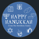 Pegatina Redonda Feliz Hanukkah azul blanco nombre de regalo<br><div class="desc">¡Feliz Hanukkah,  personalizar,  regalo de apellido a los pegatinas Feliz Hanukkah,  Feliz Chanukah,  Hanukkah Sameach!,  Chag Sameach!,  Chag Urim Sameach! Azul y blanco</div>
