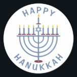 Pegatina Redonda Feliz Hanukkah Menorah<br><div class="desc">Estos pegatinas tienen una menorah y las palabras "Feliz Hanukkah". Vea aquí las invitaciones de los partidos coincidentes: https://www.zazzle.com/hanukkah_party_funny_whole_latke_fun_invitation-256781977102628379</div>