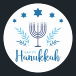 Pegatina Redonda Feliz Hanukkah Menorah Stars<br><div class="desc">Felices pegatinas de Hanukkah son geniales de usar en papelería y regalos. Estos pegatinas Happy Hanukkah cuentan con una menorah de 7 ramas,  chanukkiah,  con estrellas azules,  ramas de olivo y otros elementos en azul claro y oscuro.</div>