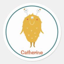 Feliz moho naranja peludo monstruo tres ojos