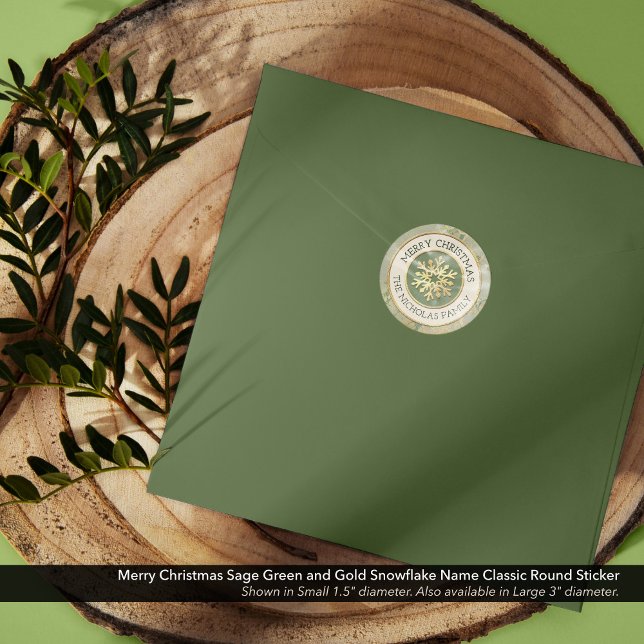 Pegatina Redonda Feliz Navidad Sabor Verde y Dorado Nombre de Copo  (Merry Christmas, Sage Green and Gold Snowflake Round Envelope Seal Personalized with Your Name)