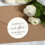 Pegatina Redonda Feliz Nunca Después De Cream Boda<br><div class="desc">pegatina de crema clara de moda para la recepción de tu boda, ahorra las fechas, fiestas de compromiso, duchas de parejas y otras celebraciones de bodas que incluyen "Feliz eterno después" en una tipografía simple y moderna y un guión elegante con toques, tus nombres unidos por un corazón y tu...</div>