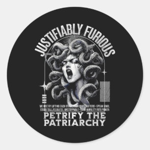 Pegatina Redonda Feminis de mitología griega Medusa justificadament