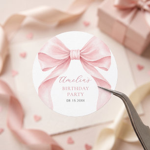 Pegatina Redonda Fiesta de Cumpleaños de Niña Coquette con Lazo Ros