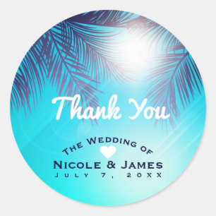 Pegatina Redonda Fiesta de Cumpleaños en la Playa Azul con Palmeras