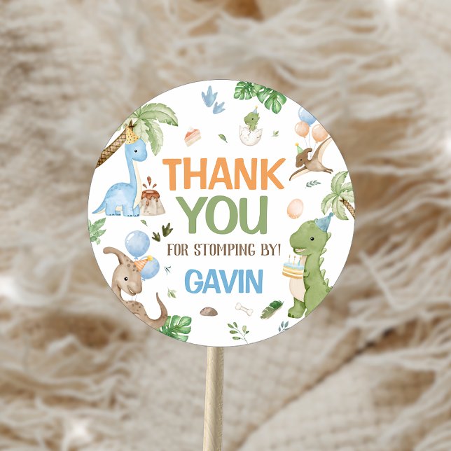 Pegatina Redonda Fiesta de cumpleaños Jurassic Cute Dinosaur (Jurassic Cute Dinosaur Birthday Party Sticker
)