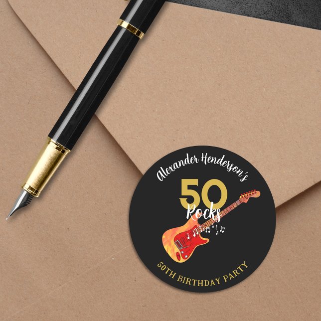 Pegatina Redonda Fiesta de cumpleaños número 50 del Rock and Roll (50 Rocks cool 50th birthday party sticker with funky flame guitar personalized name gold and black )