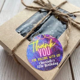 Pegatina Redonda Fiesta de patinaje sobre patinaje en patines neón