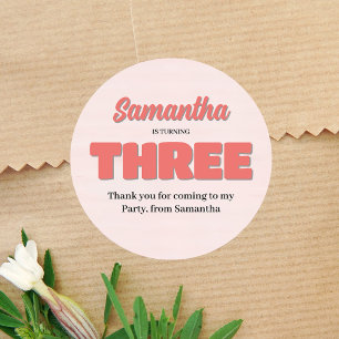 Pegatina Redonda Fiesta Floral Chica de tercer cumpleaños rosa