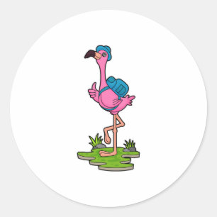 Pegatina Redonda Flamingo como excursionista con mochila