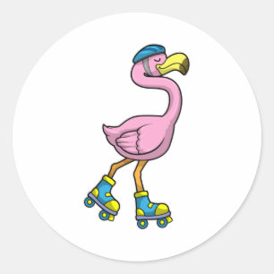 Pegatina Redonda Flamingo como patinador con patines y cascos