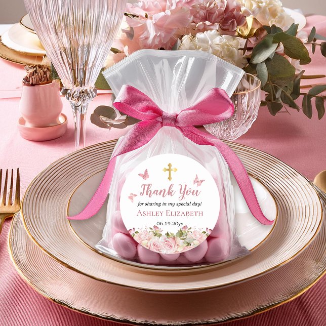 Pegatina Redonda Flor rosa rosa |Butterflies Gold Cross Gracias (Pink Rose Floral and Pink Butterflies | Gold Tone Trinity Cross First Holy Communion Favor Stickers)