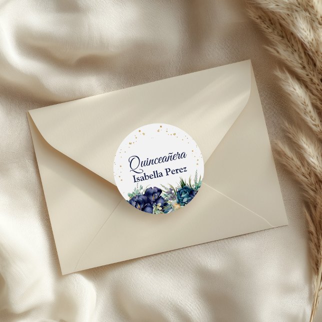 Pegatina Redonda Floral azul marino y Purpurina de oro Quinceanera (Navy Blue Floral and Gold Glitter Quinceanera Classic Round Sticker on an elegant envelope)