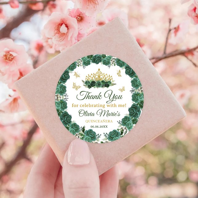 Pegatina Redonda Floral verde esmeralda Tiara Mariposa Quinceanera (Subido por el creador)