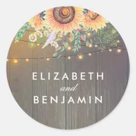 Pegatina Redonda Flores de sol y cuerdas iluminan un refugio de mad