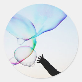 Pegatina Redonda fondo del cielo burbuja muchas burbujas mano pegat