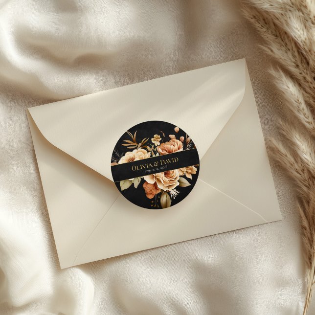 Pegatina Redonda Forest Witch Black Floral Wedding Round Sticker (Forest Witch Black Floral Wedding Round Sticker on an elegant wedding envelope)