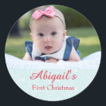 Pegatina Redonda Foto de Baby First Christmas<br><div class="desc">Marcar la primera Navidad de su bebé con este pegatina personalizado "La primera Navidad del bebé". Excelente para tarjetas,  artesanías y regalos,  compra el tuyo hoy! Antecedentes de Navidades azules: Sonya DeHart Design http://www.sonyadehartdesign.com | http://www.sonyadehartdesign.etsy.com</div>