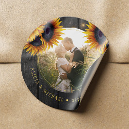 Pegatina Redonda Foto de boda rústico personalizada de madera de gi