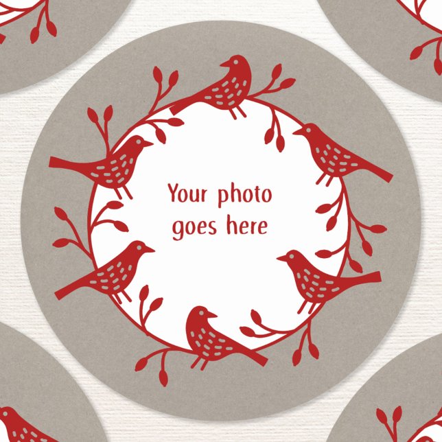 Pegatina Redonda Foto De Escandaje Moderno De Bird Wreath (Scandinavian red bird wreath photo sticker)