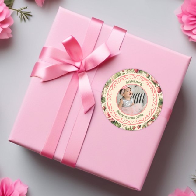 Pegatina Redonda Foto de Fiesta de primer cumpleaños de fresa vinta (Subido por el creador)