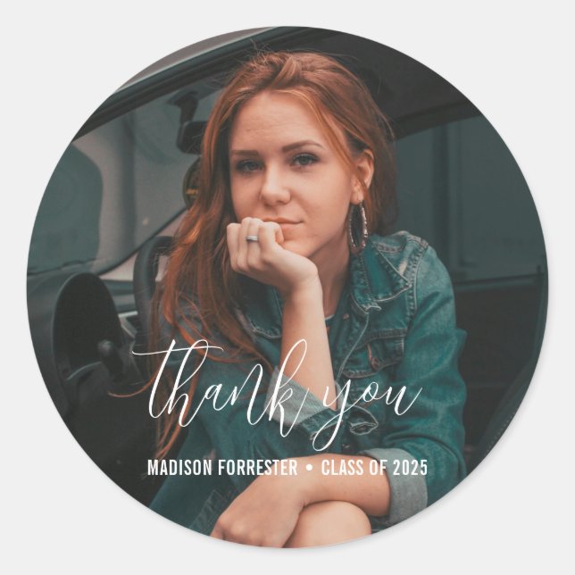 Pegatina Redonda Foto de graduación | Elegante guión de agradecimie (Anverso)
