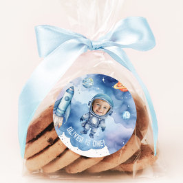 Pegatina Redonda Foto de la fiesta de cumpleaños del astronauta en