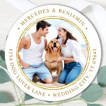 Pegatina Redonda Foto personalizado Elegant Wedant Gold Return Addr<br><div class="desc">Añada el toque final a sus invitaciones de boda con esta foto personalizado y etiquetas de dirección personalizadas. Personalizar con tu foto, nombres y dirección favoritos. Estas etiquetas de dirección sencillas pueden utilizarse para cualquier ocasión. DERECHOS RESERVADOS © 2020 Judy Burrows, Black Dog Art - Todos los derechos reservados. Foto...</div>