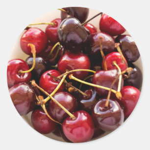 Pegatina Redonda Fotografía de Cerezas Rojas Frescas en un Tazón