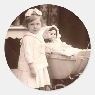 Pegatina Redonda Fotografía vintage Child con Pram