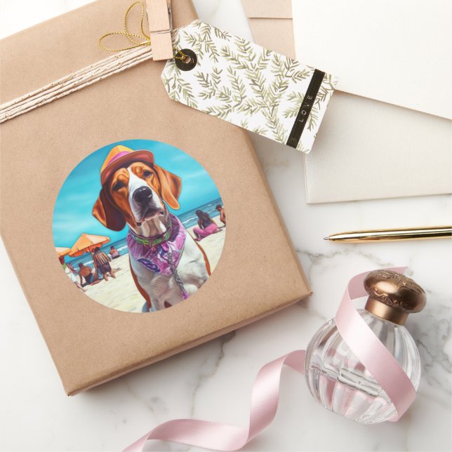 Pegatina Redonda Foxhound inglés americano en la playa, regalo de v (Regalar)