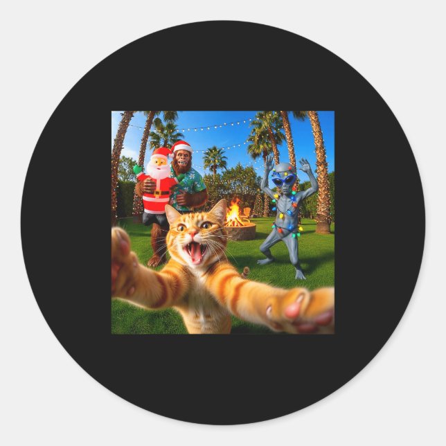 Pegatina Redonda Funny Christmas Cat Selfie With Bigfoot &amp; Alie (Anverso)
