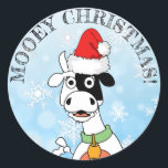 Pegatina Redonda Funny Cow Mooey Christmas Sticker<br><div class="desc">Pegatina educado con un poco de humor de medio oeste para la gente de Wisconsin,  Illinois o cualquier comunidad agrícola. Ten una Feliz Navidad,  dijo como Ten un Navidad de Mooey con sombrero de Papá Noel.</div>