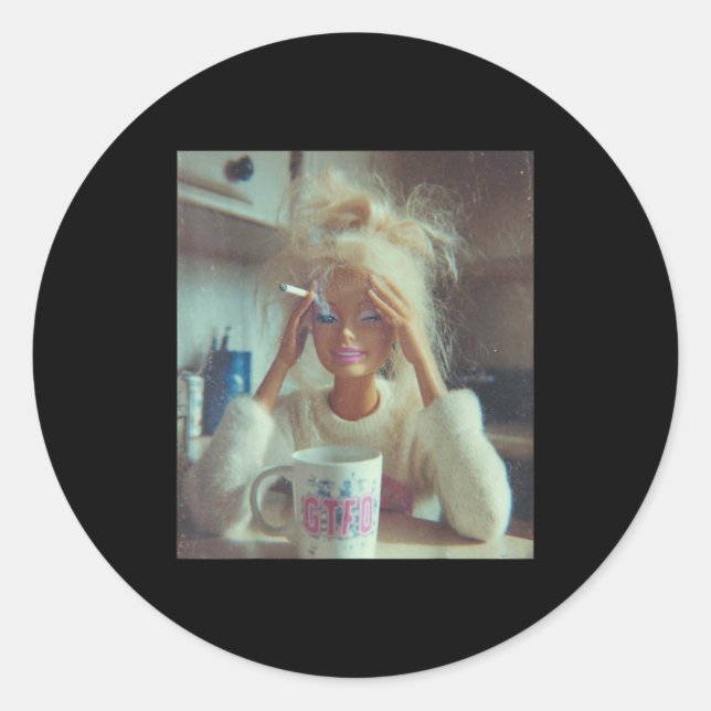 Pegatina Redonda Funny Disgusting Doll Face Meme Smoking Sad Sarcas (Anverso)