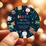 Pegatina Redonda Funny 'Ho Holy Crap' Navidades de Baby Shower<br><div class="desc">Gracioso ‘HO Holy Crap,  ¡Estamos teniendo un bebé!' Navidades Parejas Pegatina Baby Shower. Perfecto para celebraciones festivas de bebés. Elementos coincidentes disponibles.</div>