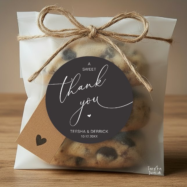 Pegatina Redonda Galletas de agradecimiento para boda romántica (Romantic Wedding A Sweet Thank You Cookies Classic Round Sticker in charcoal grey)